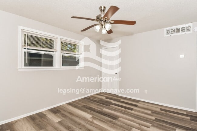 Photo - 4232 Shorecrest Dr
