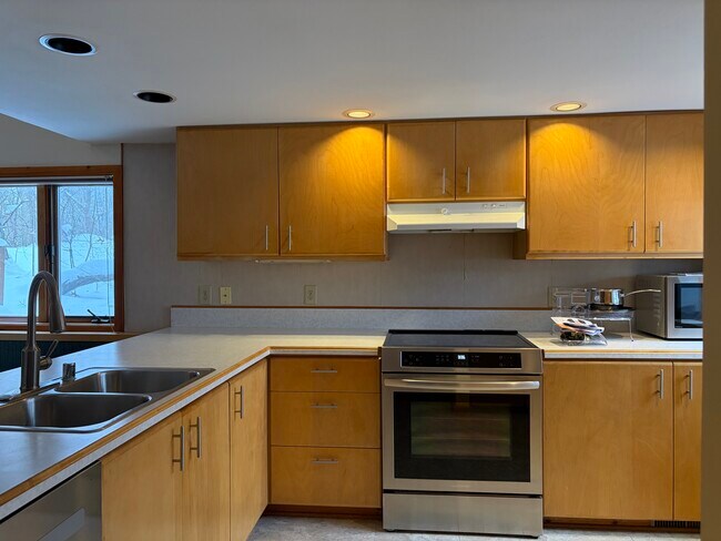 Photo - 6526 Bettys Ln