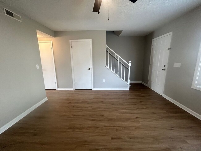 Photo - 940 Glenn St