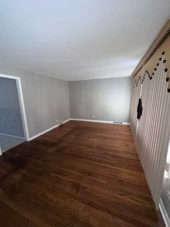 Photo - Gage Park 3 bedroom house for Rent