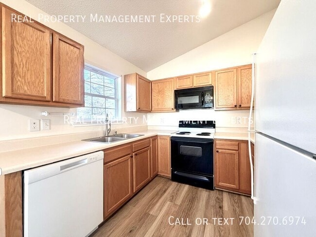 Photo - 123 Garden St