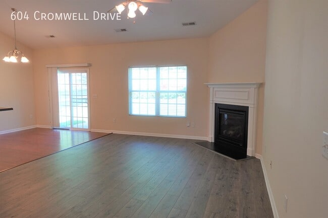Photo - 604 Cromwell Dr