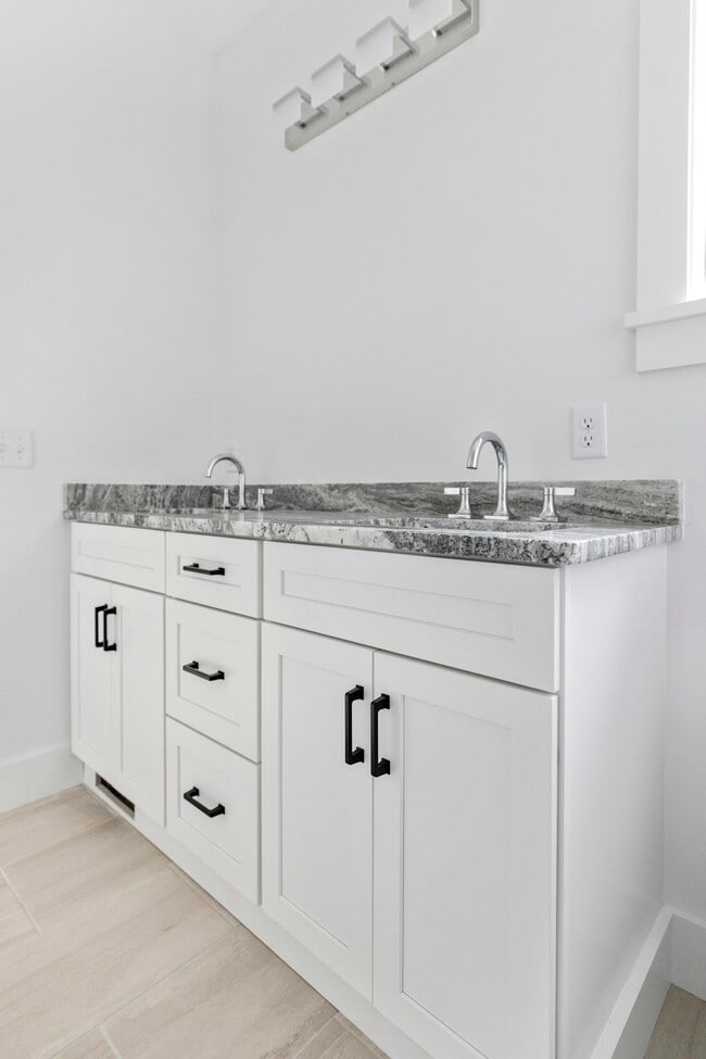 Photo - 2 Honey Hill Ln