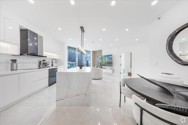 Building Photo - 350 S Miami Ave Unit 2314 Rental