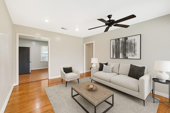 Photo - 4319 Howcher St