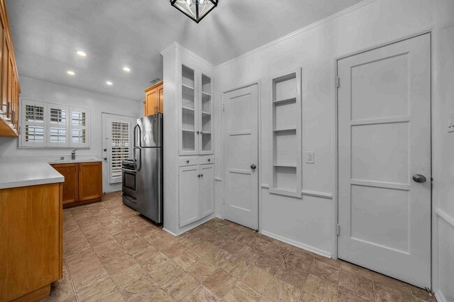 Photo - Large unit walking distance to the triangle! Unit A
