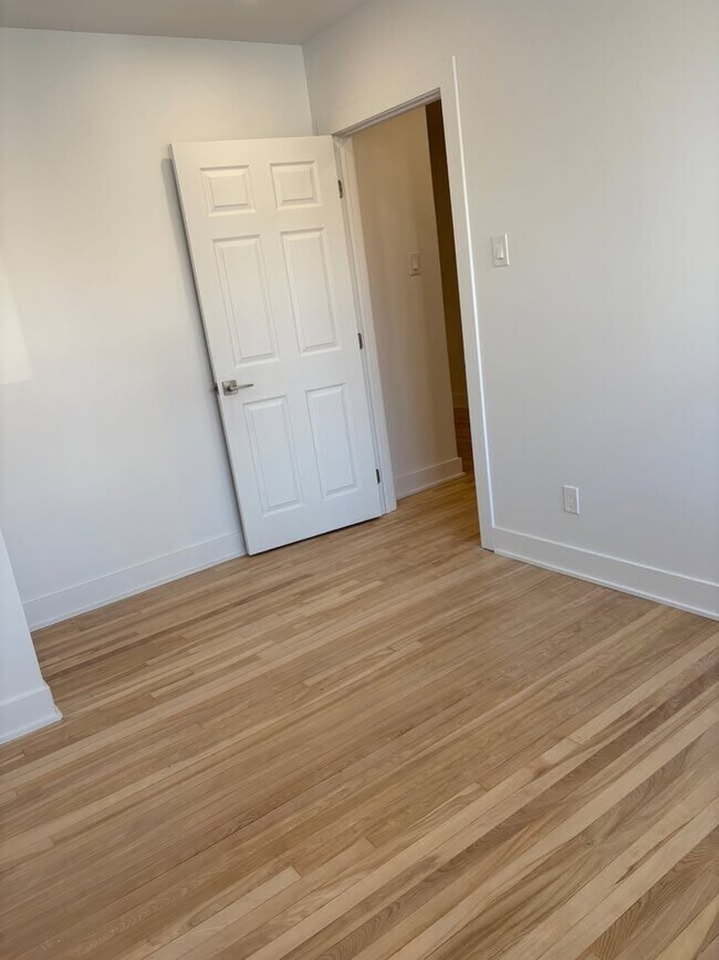 Photo - 4940 Edouard Montpetit Blvd Unit 5