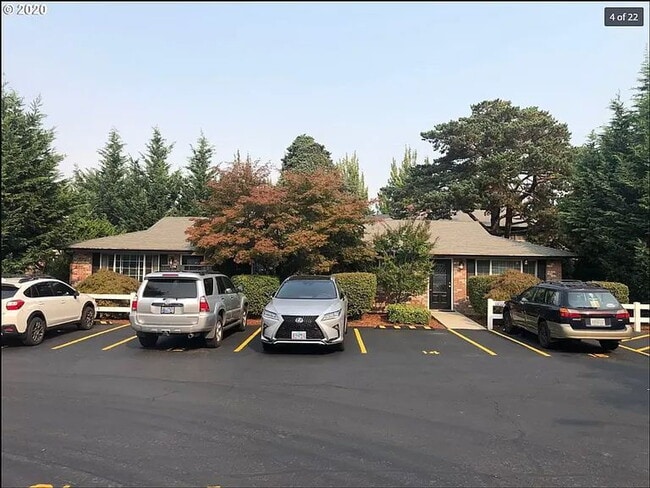 Available Now! Pet-Friendly 2 Bed/ 1.5 Bath with Patio & Parking