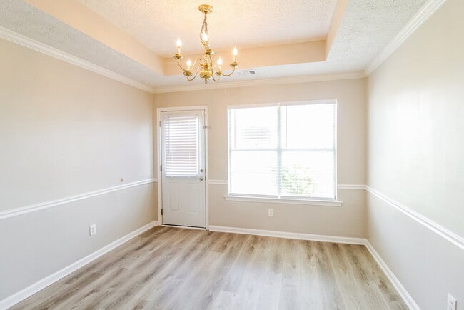 Photo - 1810 Midcourt Way