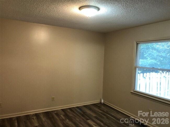 Photo - 3009 Chestnut Rd