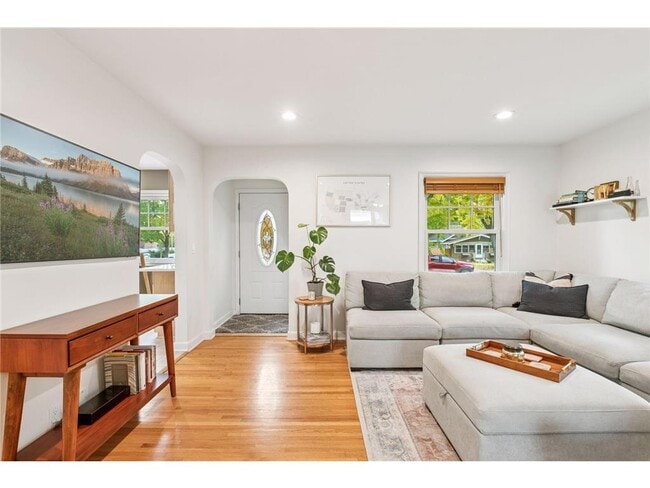 Photo - 3040 Hampshire Ave S