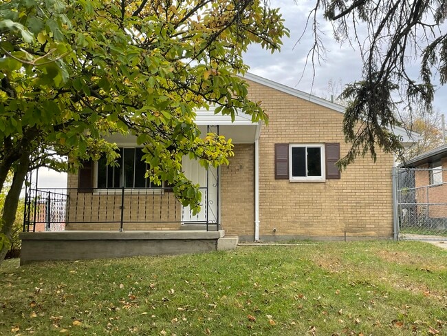 Building Photo - 326 Blackwood Ave