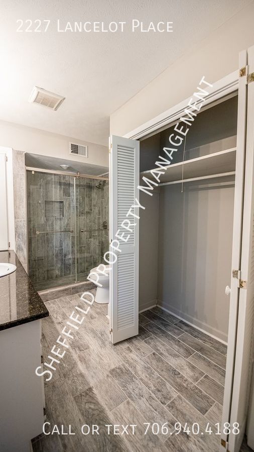 Photo - 2227 Lancelot Pl