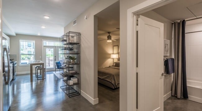 Building Photo - 1825 San Jacinto St Unit 622