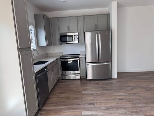 Photo - Stunning New 3Beds/2.5Bath Townhome in Phoenix, AZ!