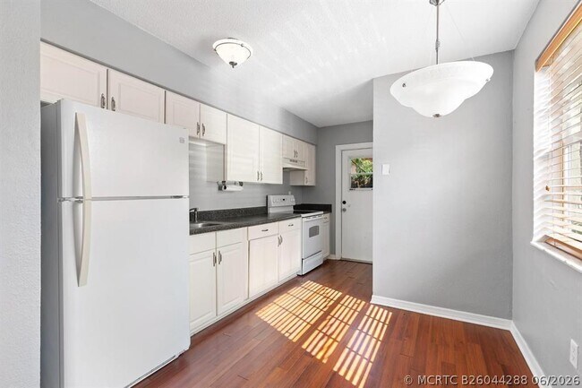 Photo - 821 SW 4th St Unit 1