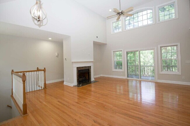 Photo - "Spacious 3-Bedroom Retreat with 3200 Sq Ft of Comfort in Seven Lakes!"