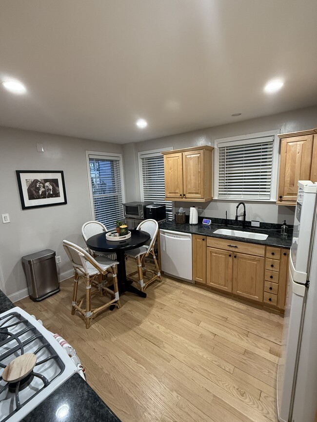 Photo - 86 P St Unidad Southie / City Point 2 Bed