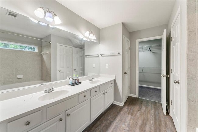 Photo - 3218 Saville St SW