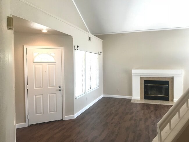 Photo - 4 bed & 3 full bathrooms in Tracy!