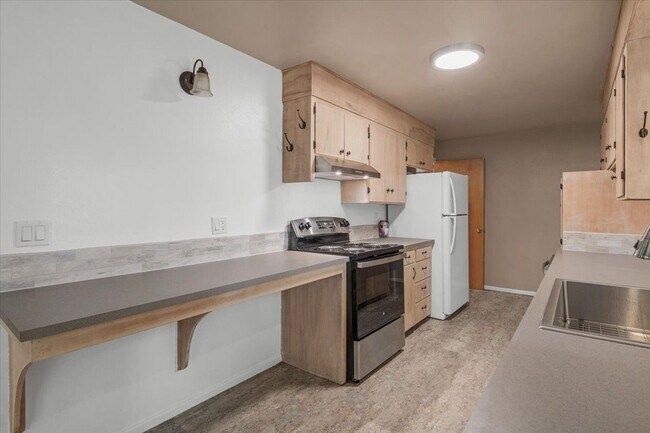 Photo - 838 NW 28th St