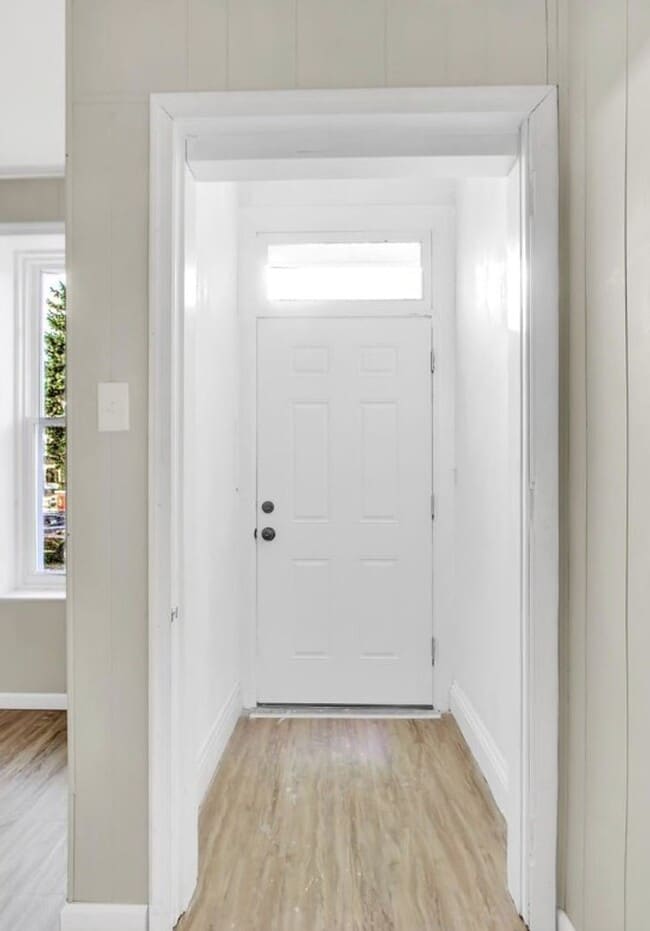 Photo - Bright 5 Bedroom, 1.5 Bath Home!