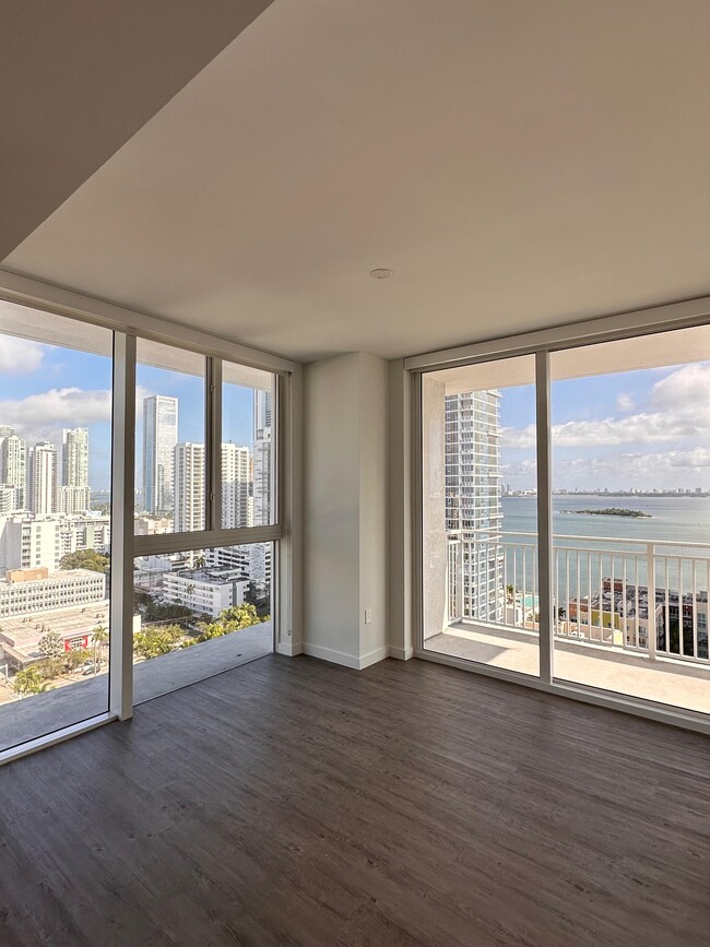 Building Photo - 342 NE 26th Ter Unit B8 Rental