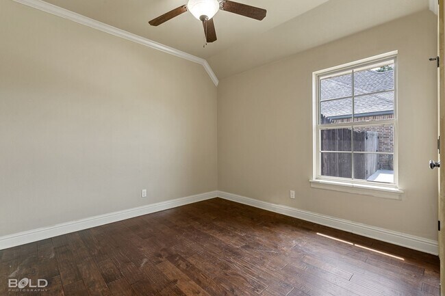 Photo - 3925 Le Brooke Ln