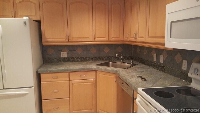 480 Executive Center Dr Unit 2g
