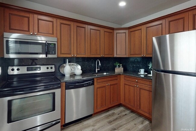 70 Middleton Rd SF14  