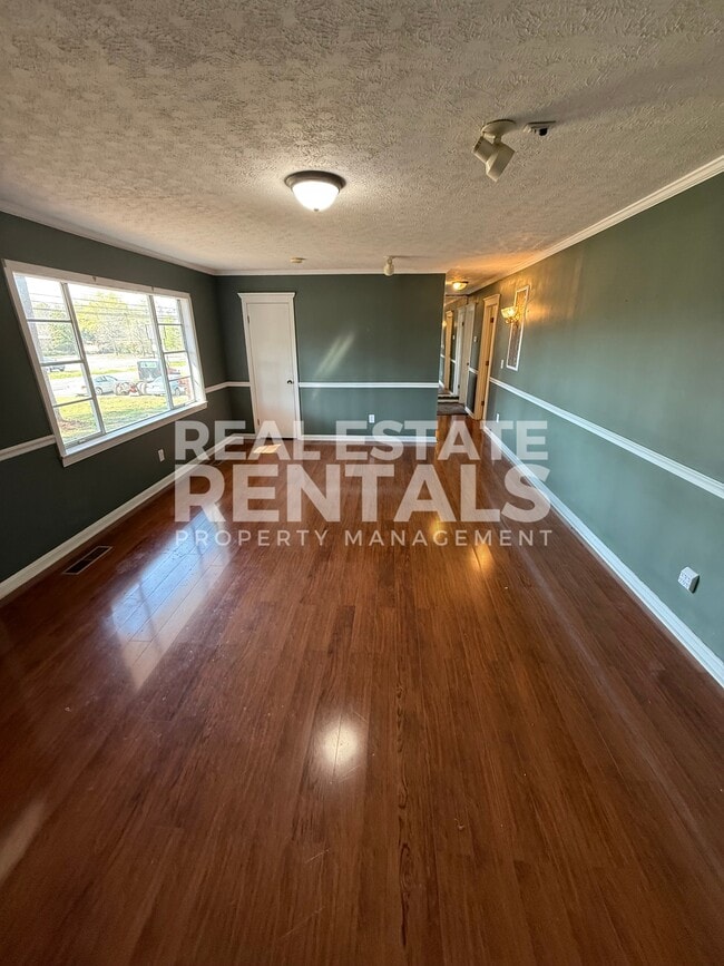 Photo - 688 Sutton Bridge Rd