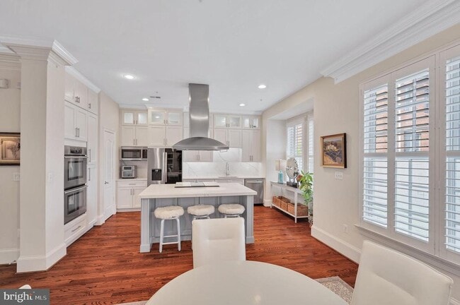 Photo - 705 Lyles Ln