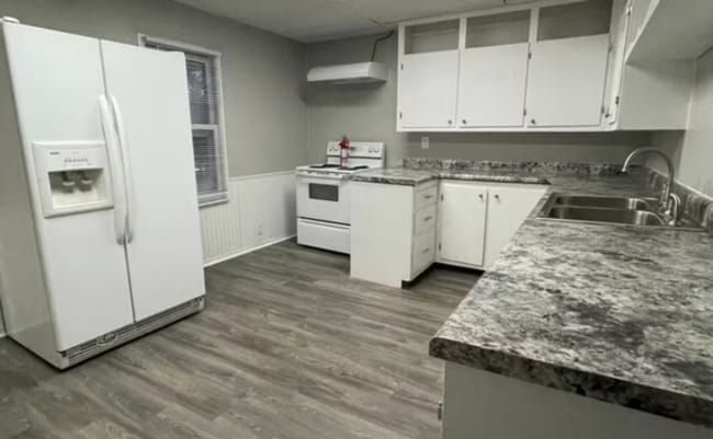 Photo - Spacious 4-Bed Home with 2-Car Garage & Ba...