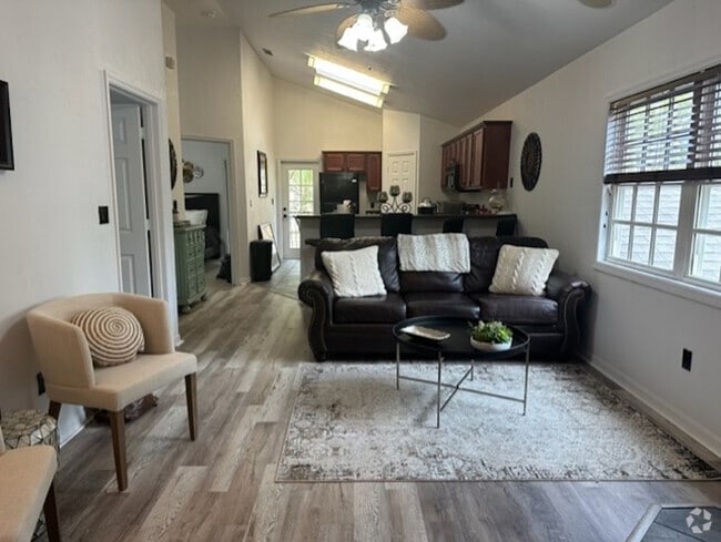 Building Photo - 4911 SW 91st Ter Unit B Rental