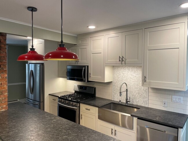 245 Whiting Ln