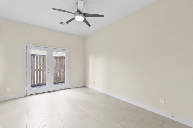 Photo - 901 Roy St