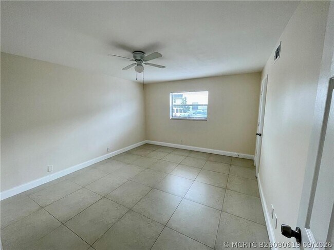 607 NE 29th Dr Unidad 18
