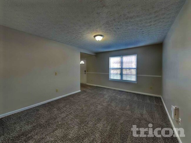 Photo - 614 Eastpointe Dr