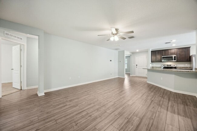 Photo - Adorable 3/2 in Lumber Creek