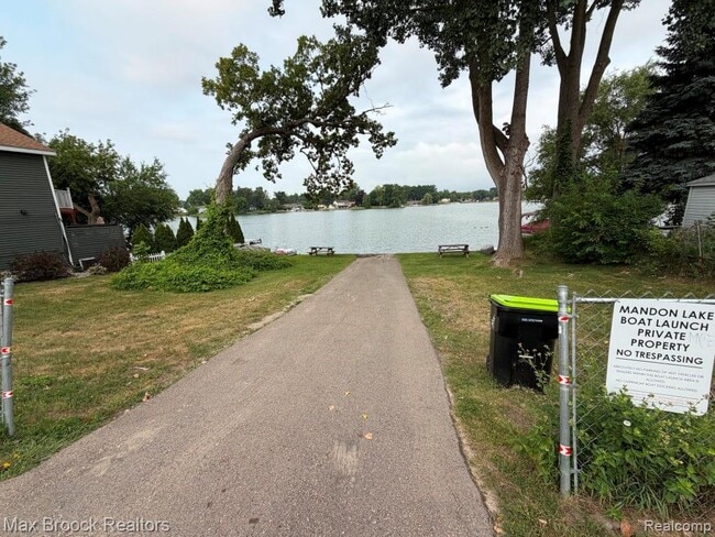 9024 Mandon Rd