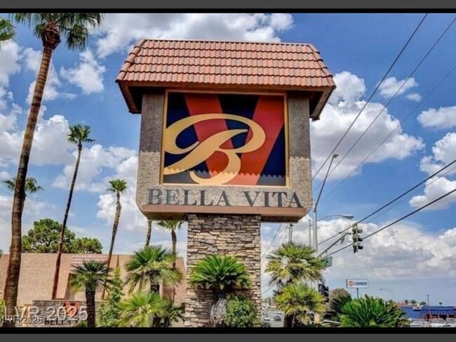 Building Photo - 5260 River Glen Dr Unit 259