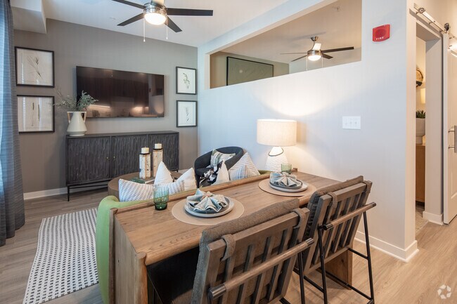 Studio, 1BA - 583SF - Living Room