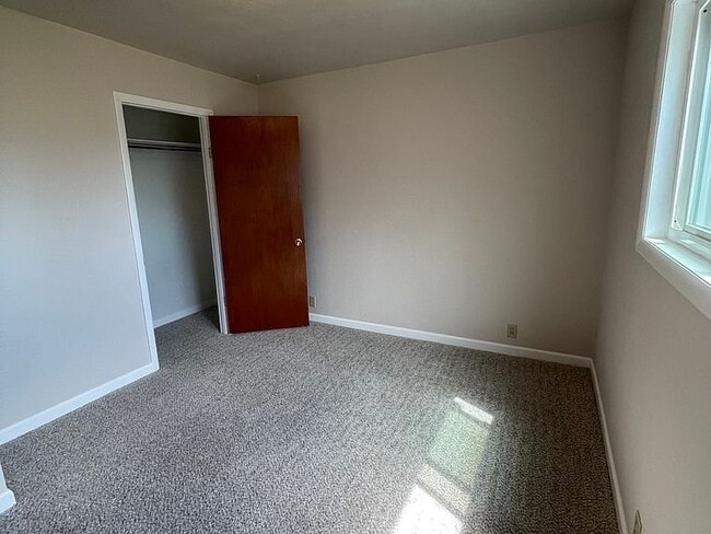 Photo - 410 29 Rd