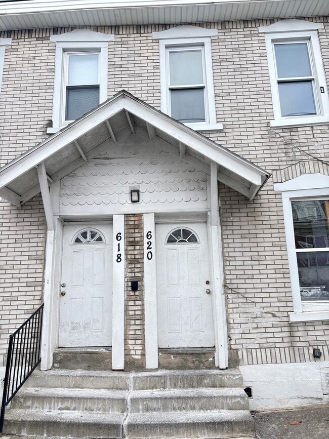 Building Photo - 620 W Chew St Unit 2F