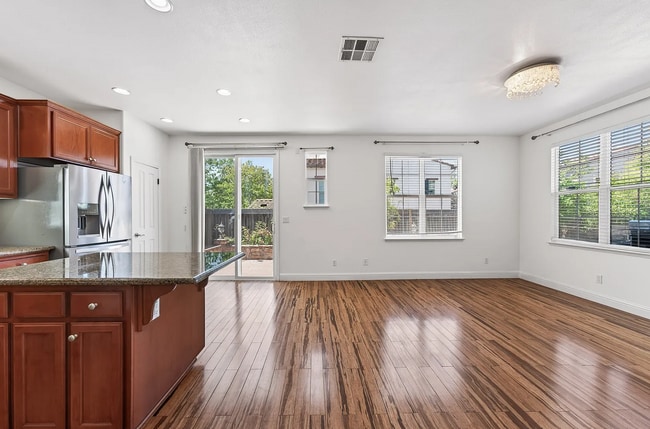 Photo - 3107 Browntail Way