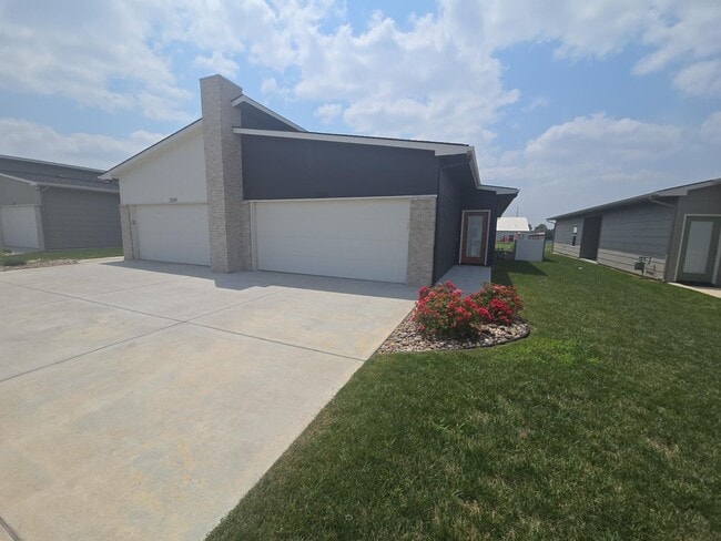 Building Photo - 2143/45 S Thatcher Cir Unit 2143 Thatcher Rental
