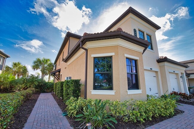 Photo - Unfurrnished Annual First Floor 2 Bedroom ... Unit 101