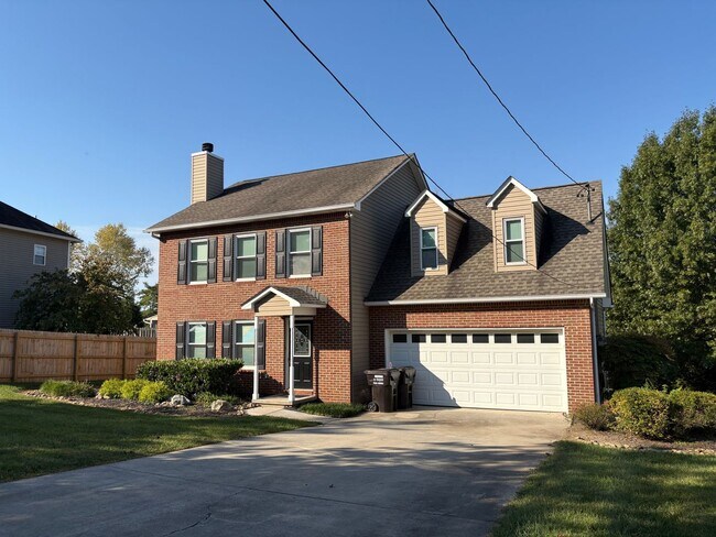 Photo - Knoxville 37923 - 3 bedroom, 2.5 bath home...