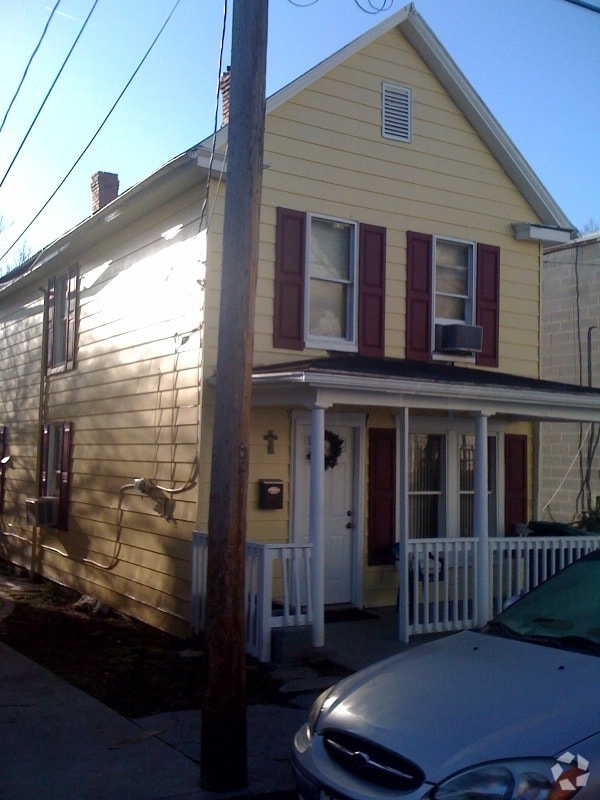 Building Photo - 317 N Maple Ave Rental