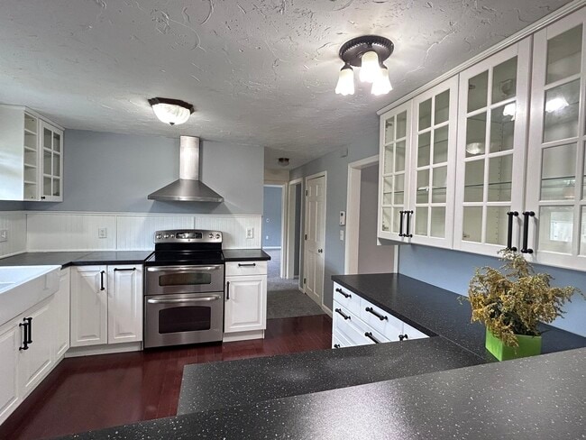 42 Edgewood Rd